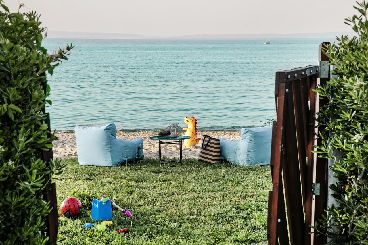 Hestia Beachfront Villa Polychrono Exterior photo